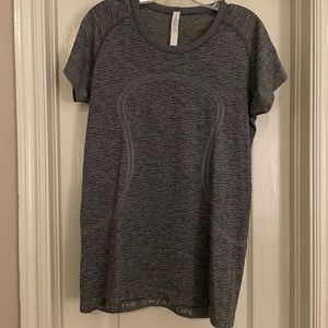 Grey fitted lululemon top